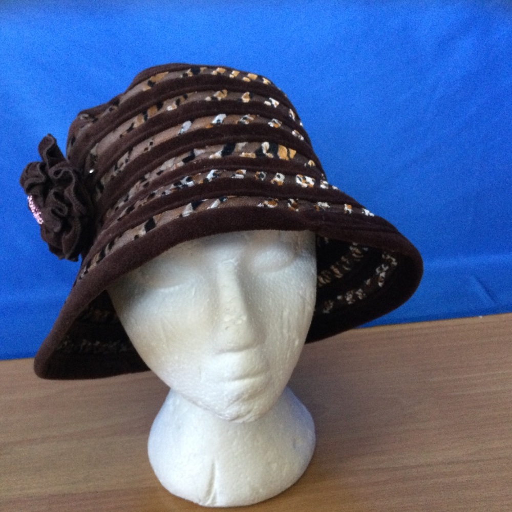 Laurant Benon Paris Cloche hat Brown